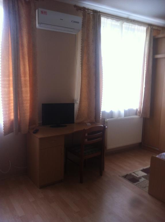 Piroshka Hotel Berehove  Buitenkant foto
